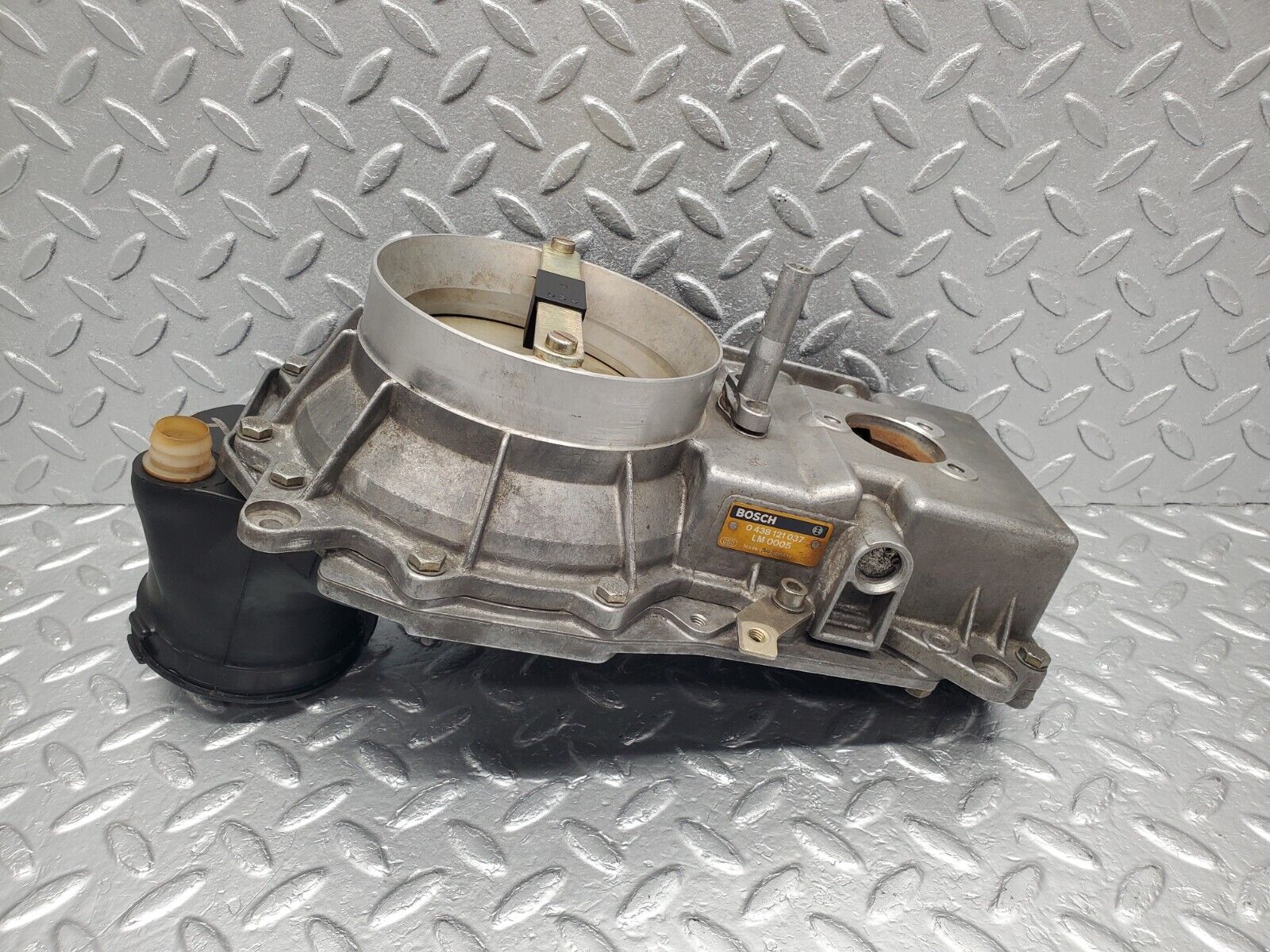 46023 Mercedes-Benz W126 420SE Air Flow Mass Meter Sensor Bosch 0438121037 1161400618