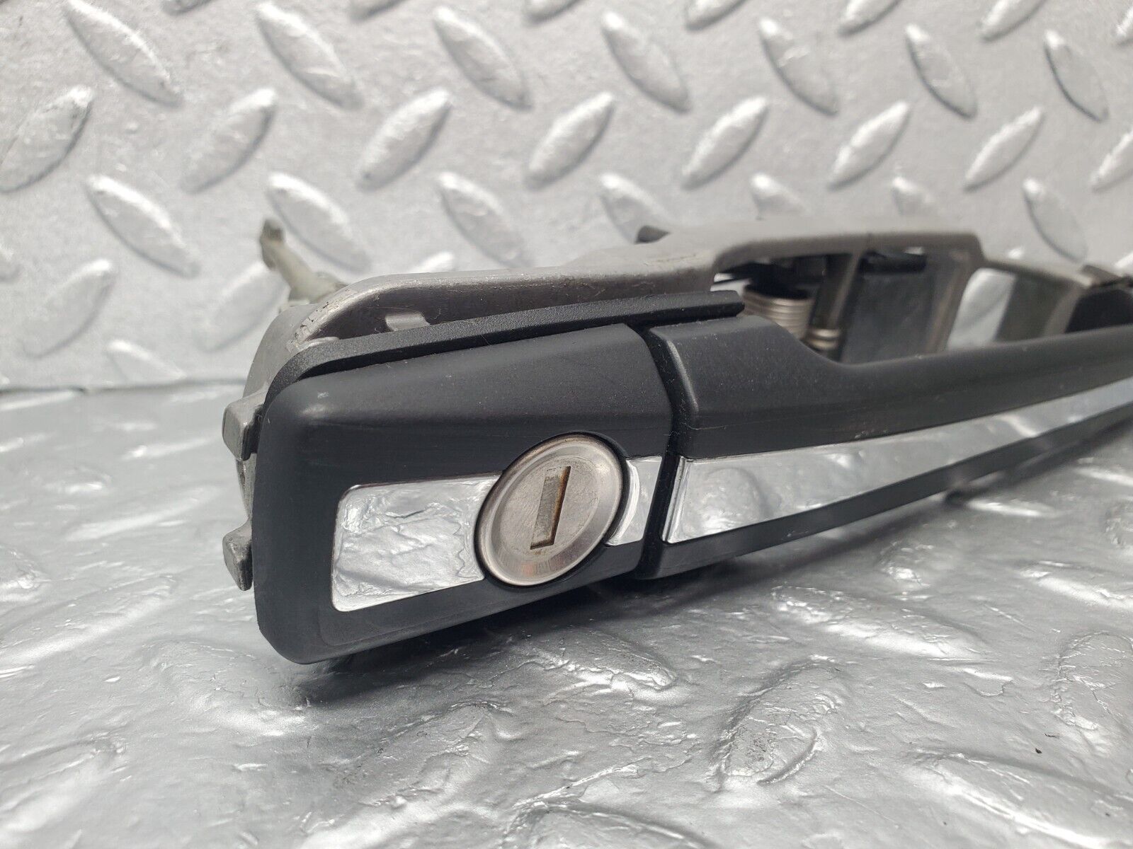46141 Mercedes-Benz W124 Front Left Exterior Door Handle No Key