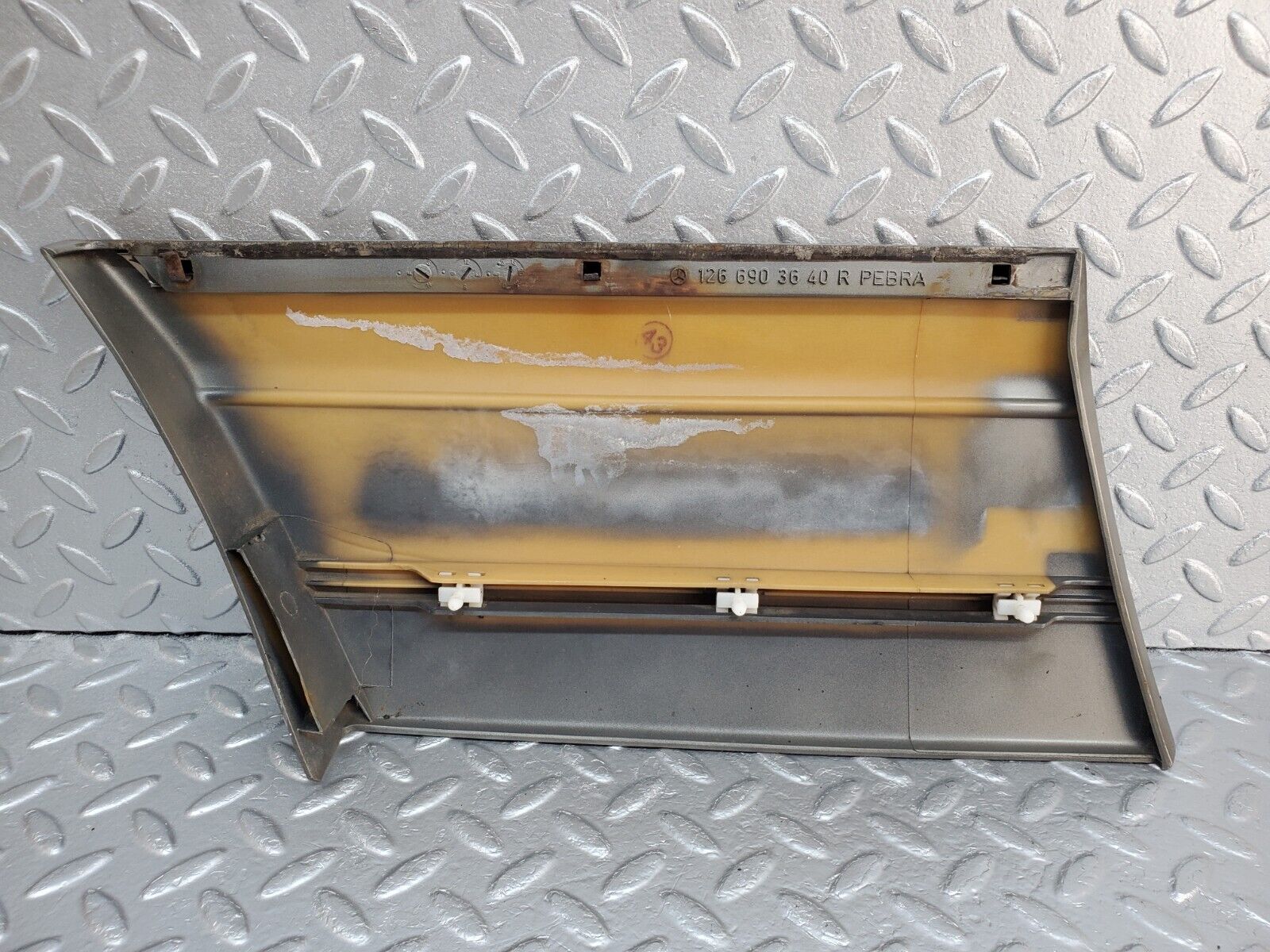 45702 Mercedes-Benz W126 420SE Front Right Fender Wing Moulding Trim 1266903640