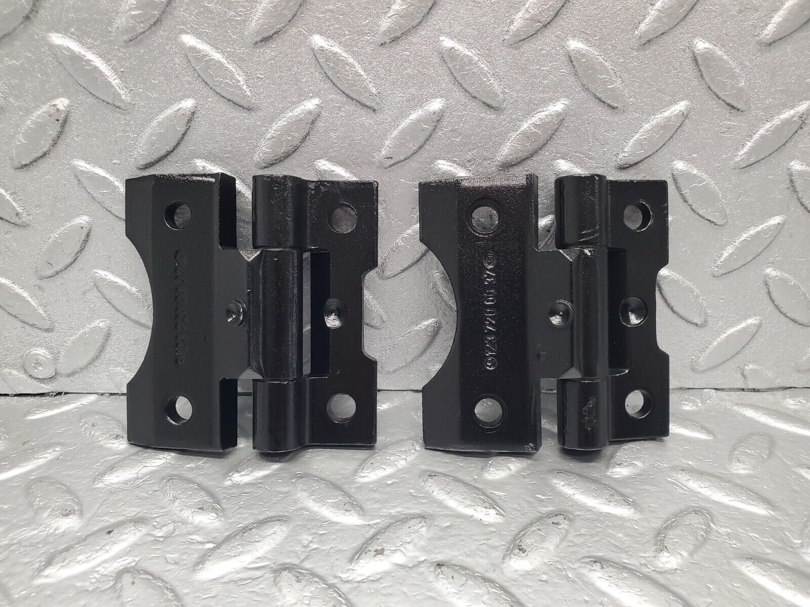 46570 Mercedes-Benz C123 280CE Coupe Door Hinge Pair Right Side 1237200037