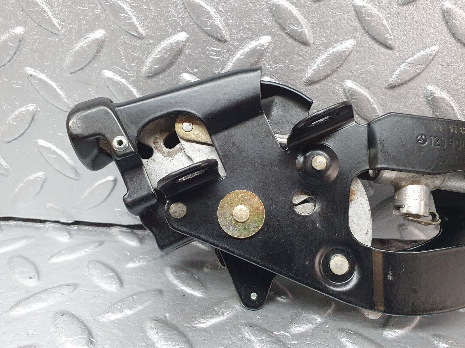 42154 Mercedes-Benz R129 320SL Coupe Rear Right Roof Lock Mechanism 1298001774