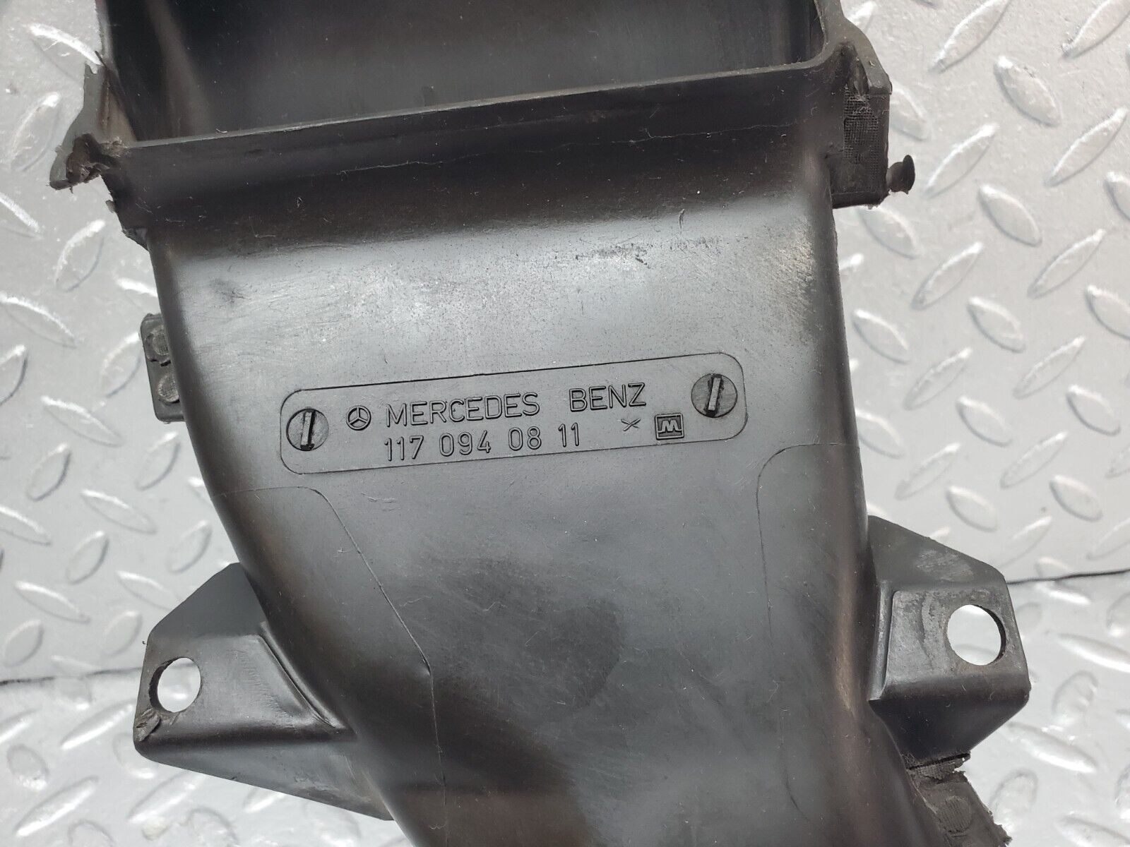 45570 Mercedes-Benz W126 420SE Air Intake Suction Pipe Right Side 1170940811