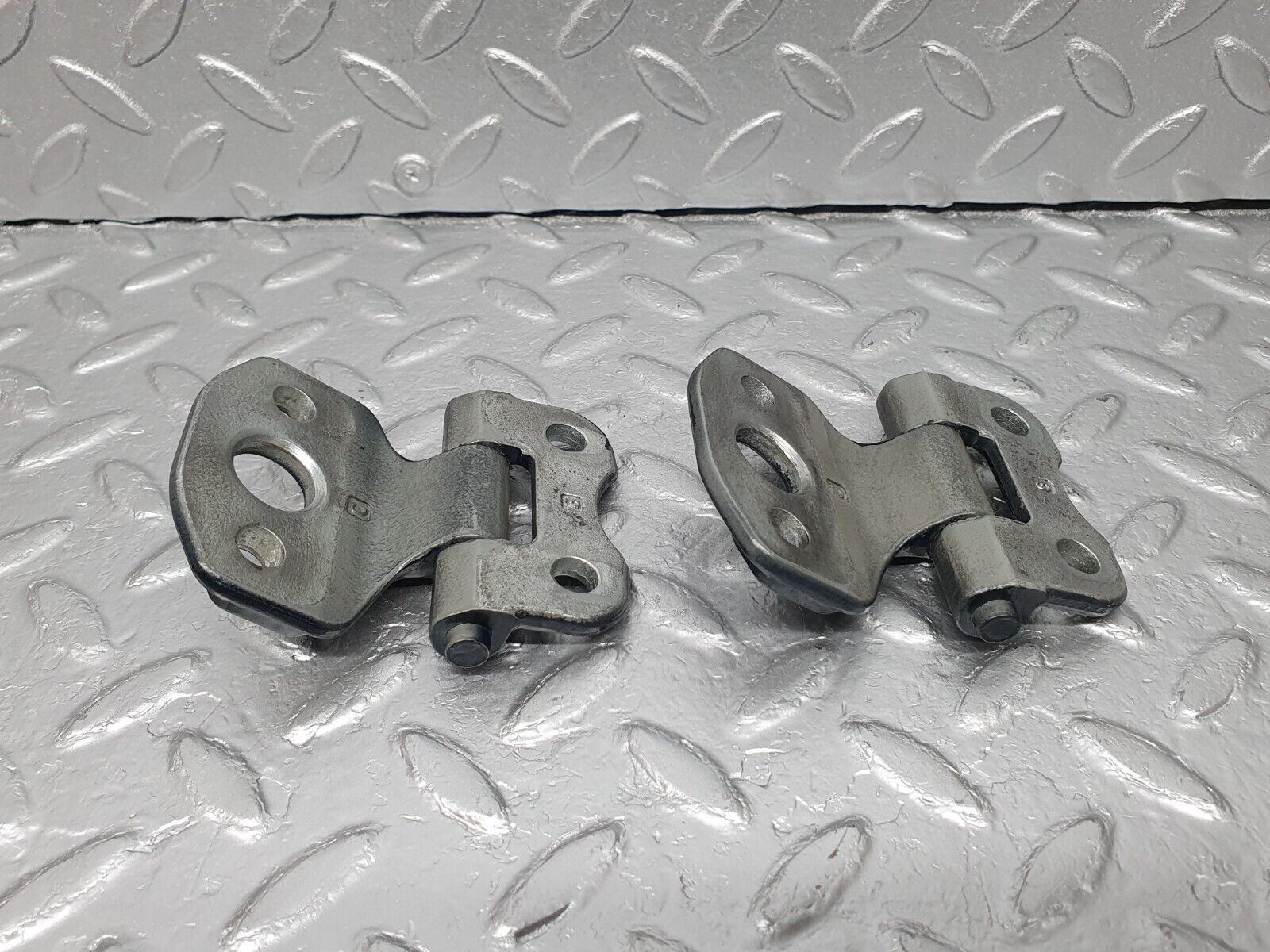 41867 Mercedes-Benz W202 C200 Front Door Hinge Left