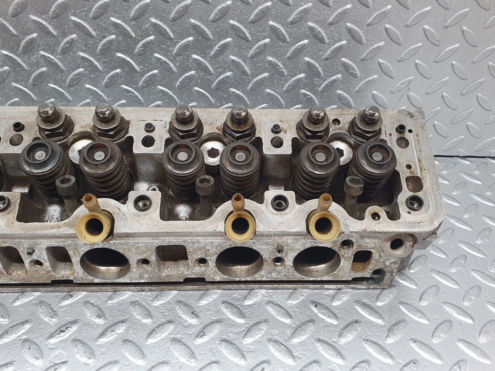 43839 Mercedes-Benz C126 380SEC Coupe Cylinder Head Left Side 1160163301