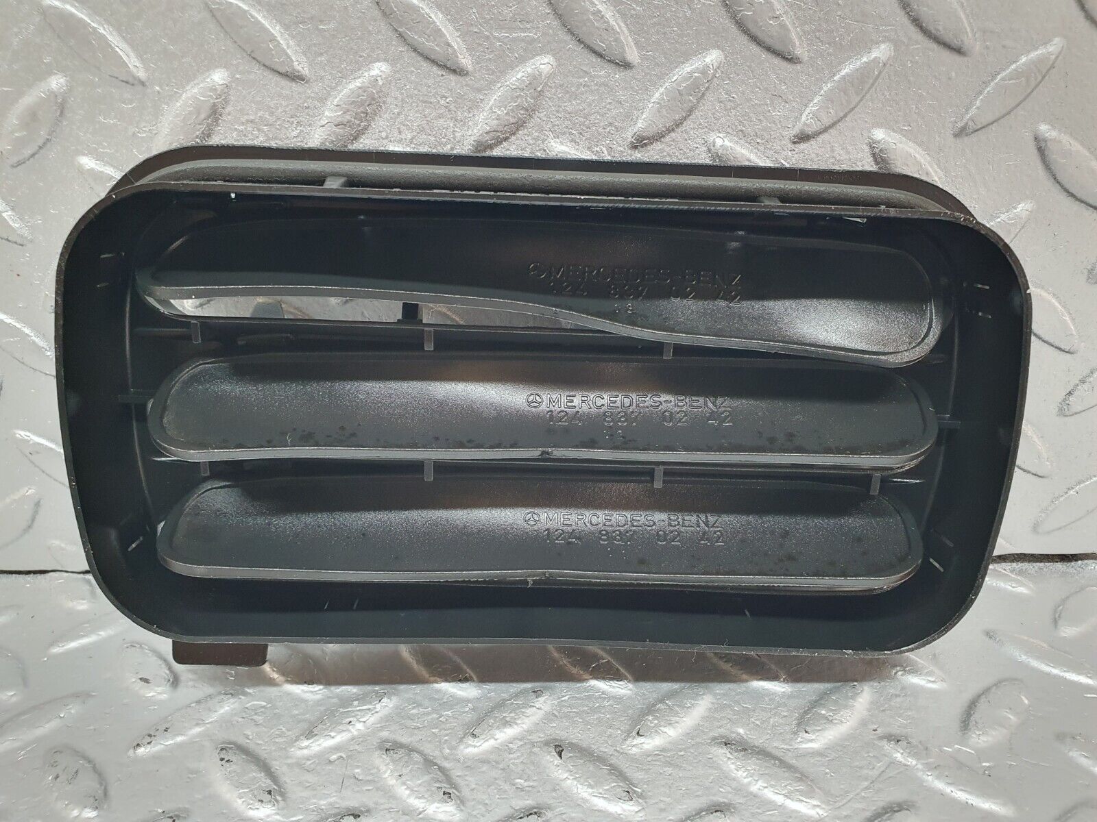 42493 Mercedes-Benz R129 320SL Coupe Air Intake Vent 1248370230 1248370242