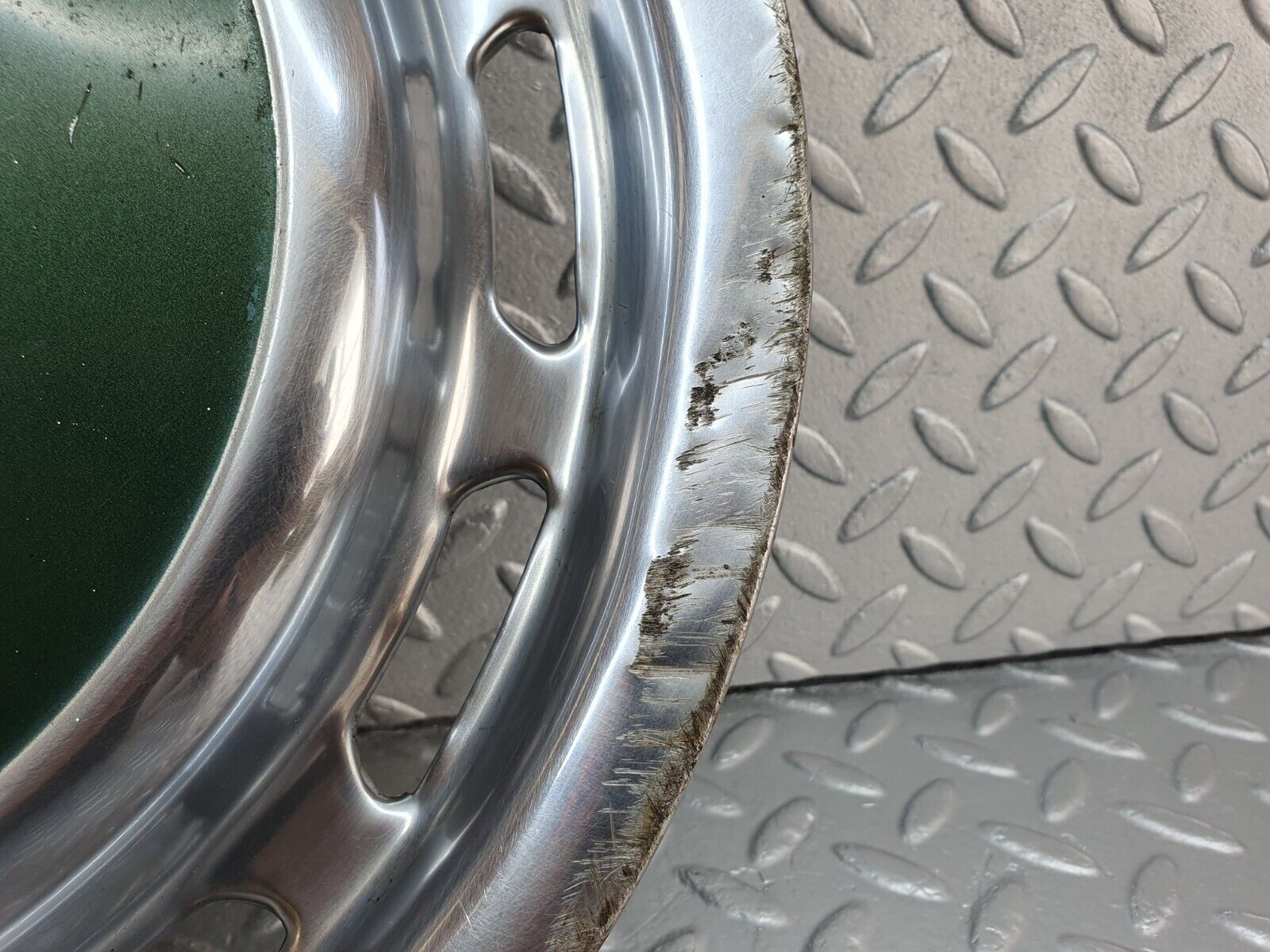 43230 Mercedes-Benz W108 280SE Wheel Hub Cap 14''