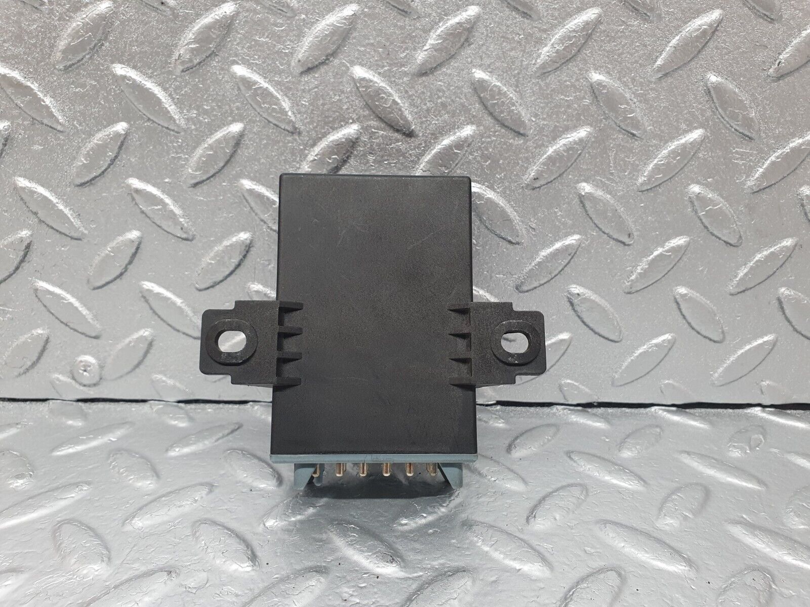 43522 Mercedes-Benz C126 380SEC Coupe Seat Belt Presenter Relay 0008200497