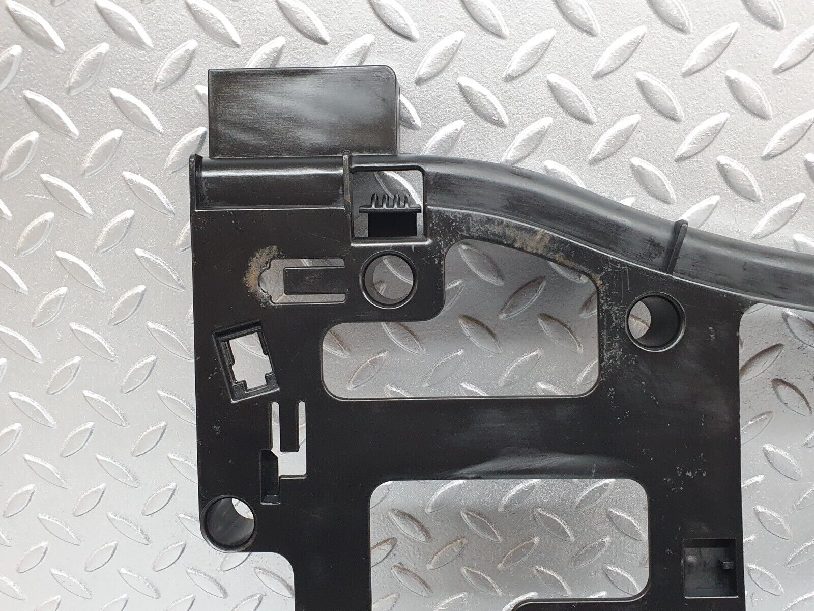 41754 Mercedes-Benz W202 C200 Rear Deck Bracket 2025457740