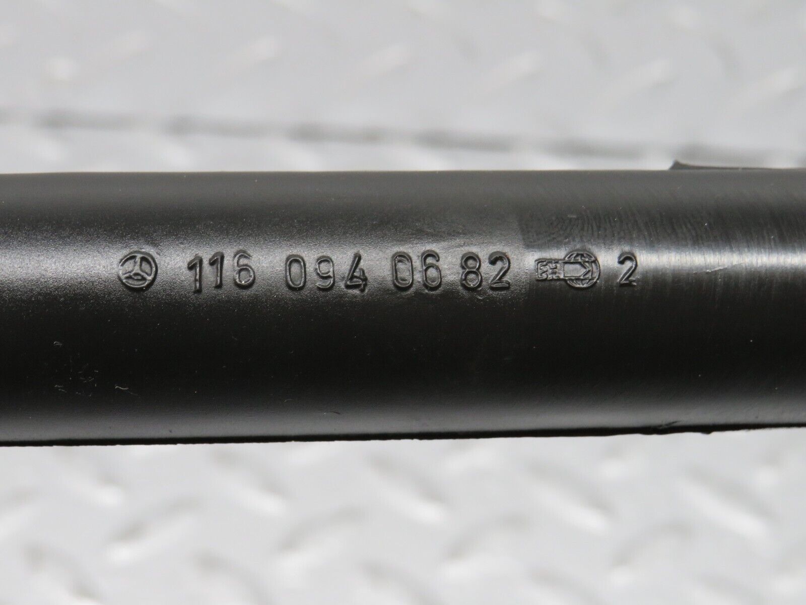 39913 Mercedes-Benz R107 350SL Air Intake Breather Hose Pipe 1160940682 1160940482