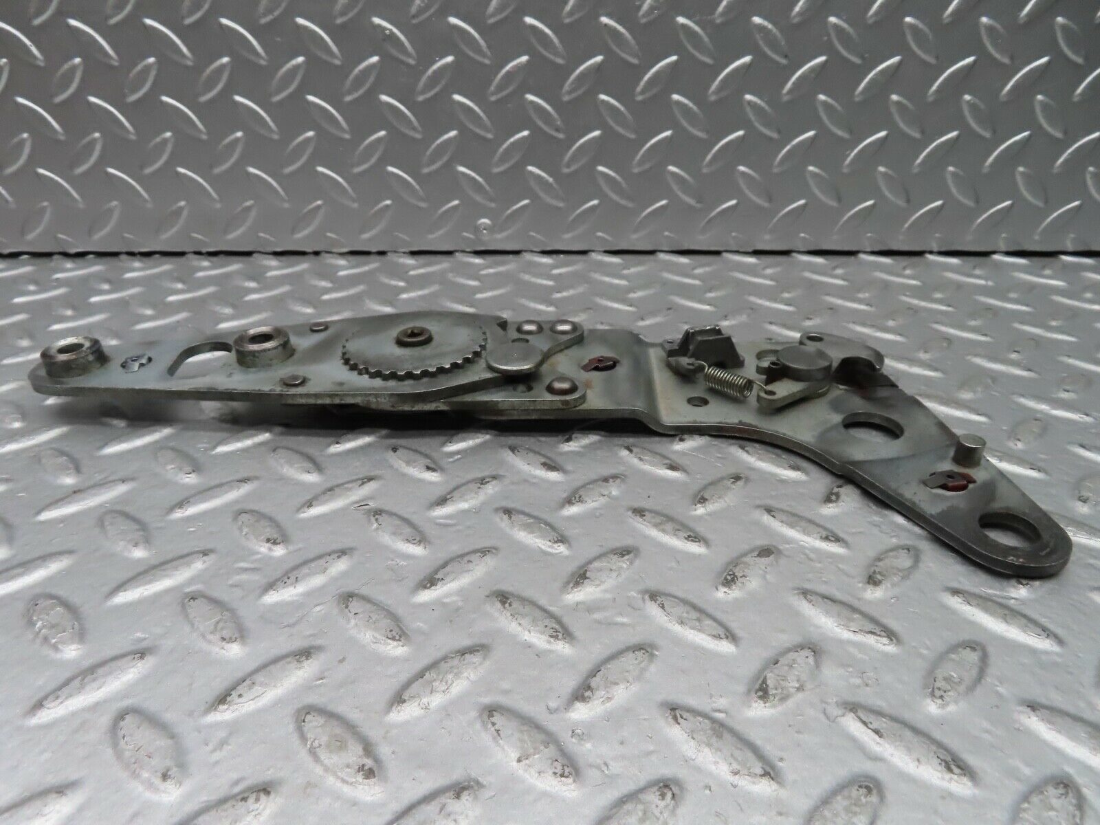 20552 Mercedes-Benz R107 450SL Front Right Seat Hinge 0009108086