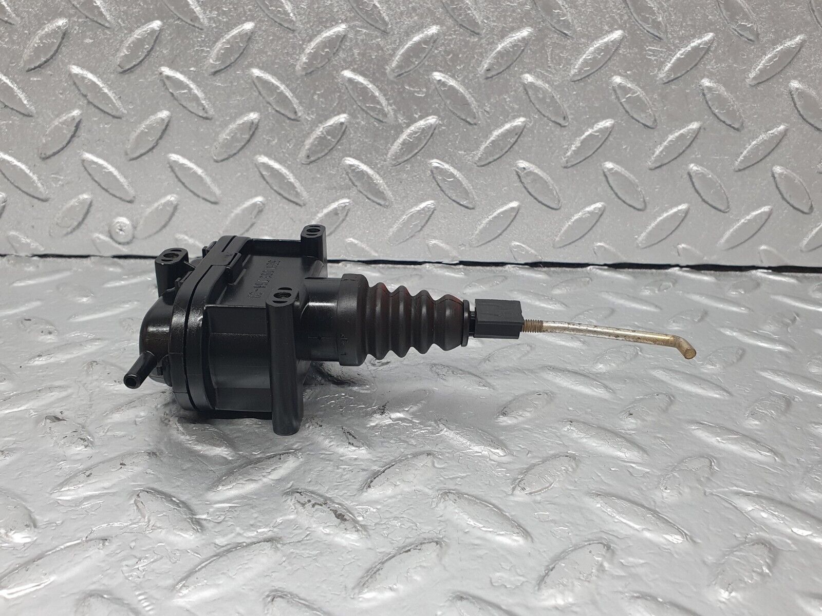 43647 Mercedes-Benz C126 380SEC Coupe Left Door Lock Vacuum Actuator