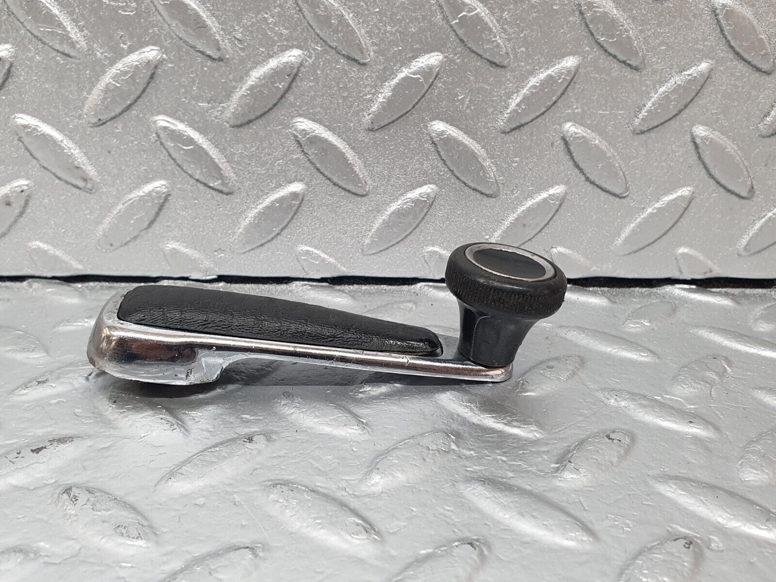 43418 Mercedes-Benz W108 280SE Window Lifter Crank Handle