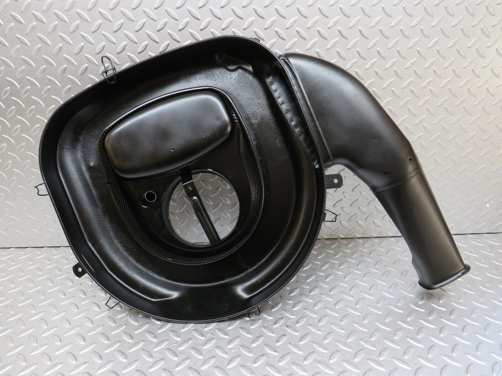 33559 Mercedes-Benz C107 R107 Air Filter Box Housing 0080948902