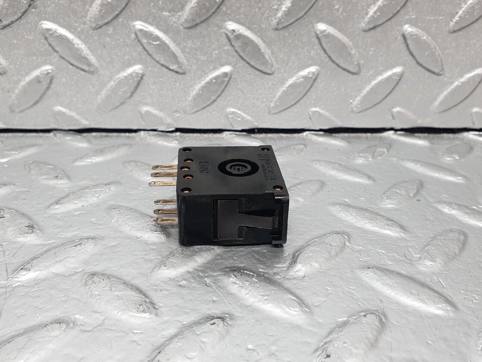 43654 Mercedes-Benz C126 380SEC Coupe Speaker Volume Control Switch