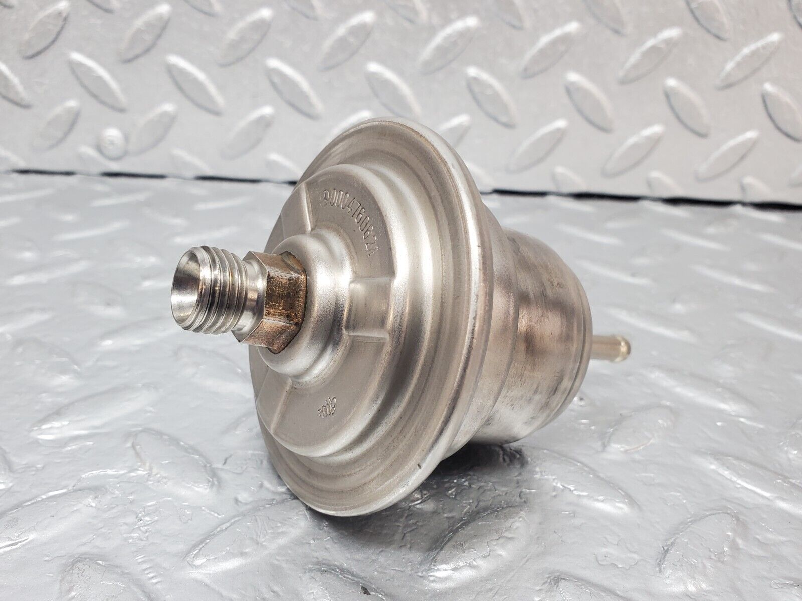 44287 Mercedes-Benz W123 280E Fuel Pressure Regulator 0004760621