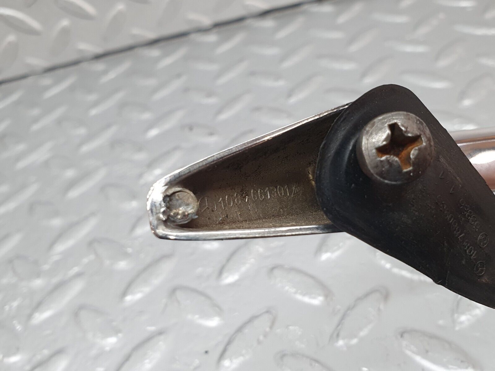 43160 Mercedes-Benz W108 280SE Front Left Door Exterior Handle No Key 1087661301 1087660905 1087661105