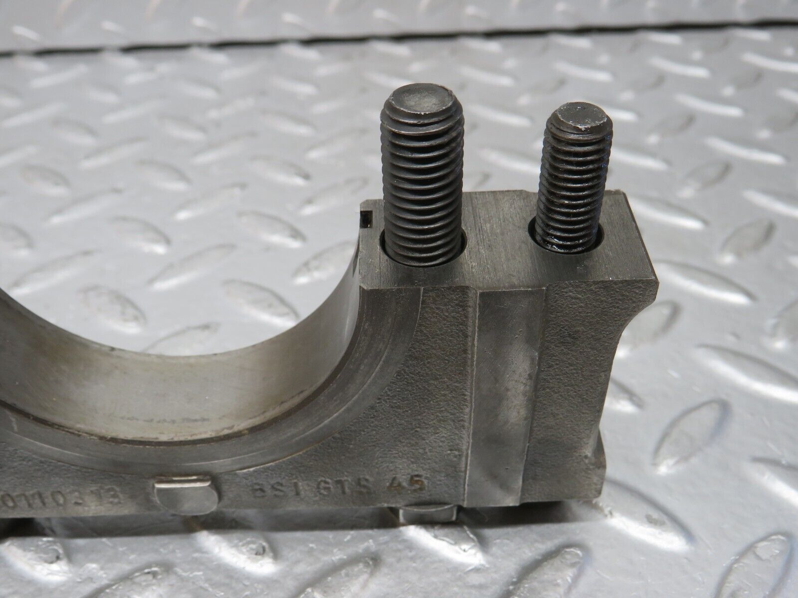 32869 Mercedes-Benz C107 R107 350 V8 Crankshaft Bearing Block 1160110312