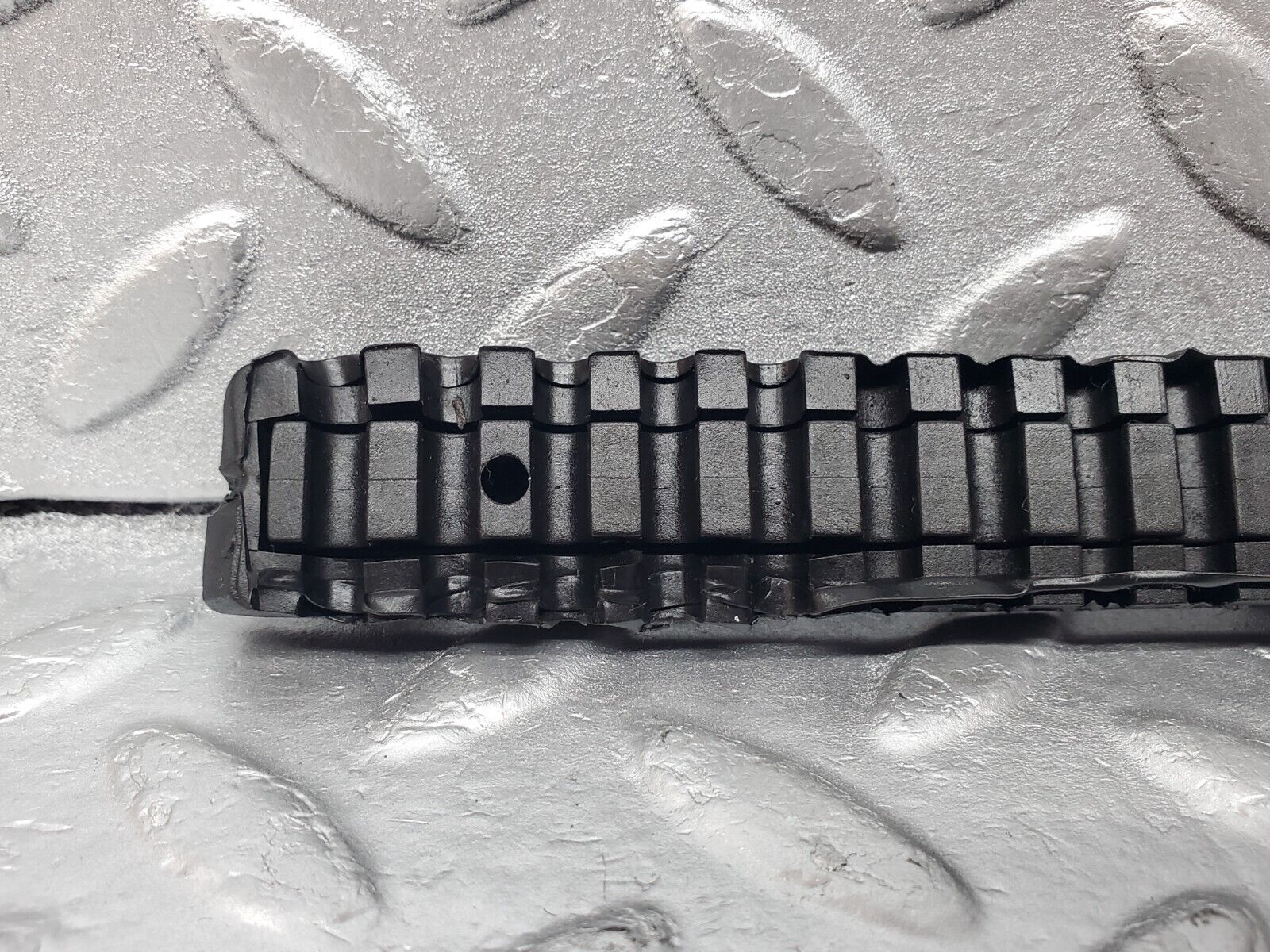 45742 Mercedes-Benz W126 420SE Vacuum Pipe Holder 1268050491