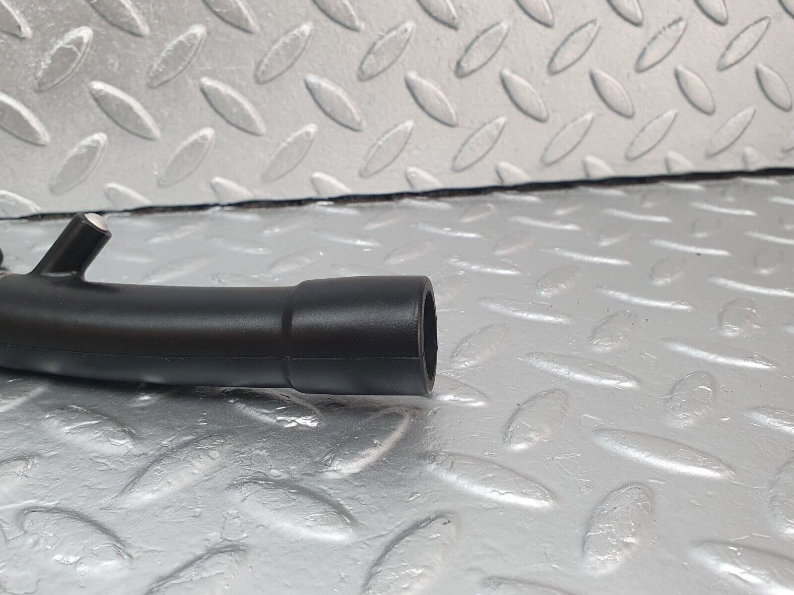 43666 Mercedes-Benz C126 380SEC Coupe Crankcase Breather Hose Pipe 1160940791