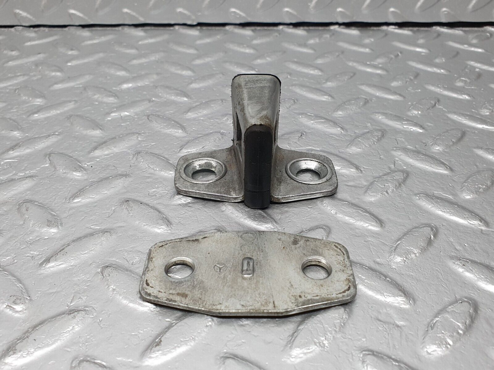 41693 Mercedes-Benz W124 200E Door Lock Latch