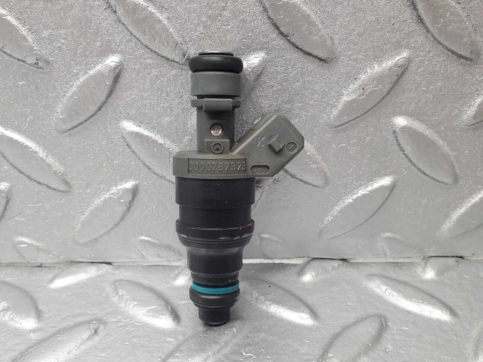 46241 Mercedes-Benz W124 280E Fuel Injector Bosch 0280155209 0000787323