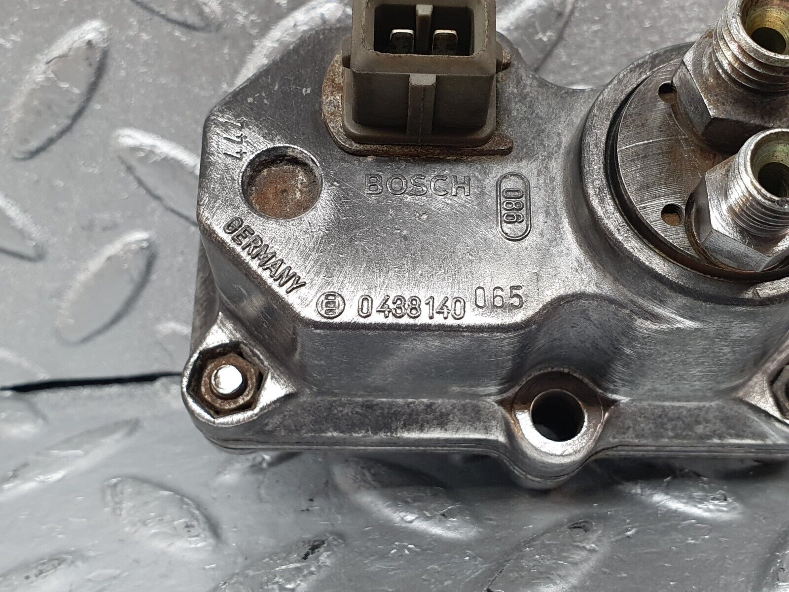 44018 Mercedes-Benz C123 230CE Coupe Warm Up Regulator 0438140065