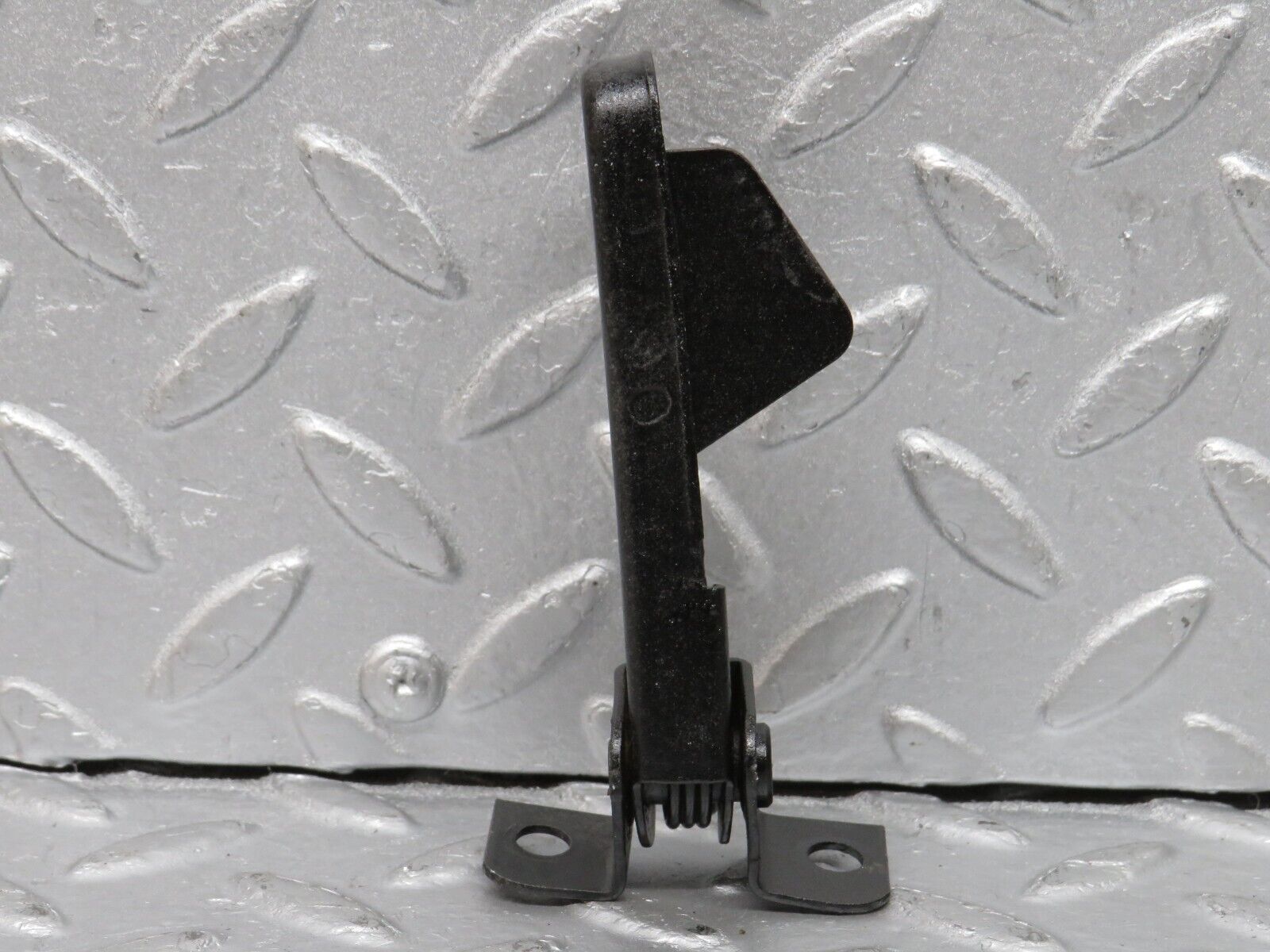 39252 Mercedes-Benz R107 500SL Bonnet Safety Latch