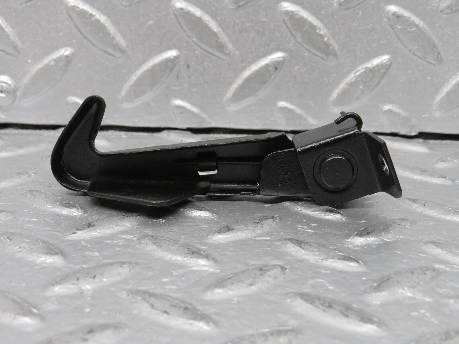 39252 Mercedes-Benz R107 500SL Bonnet Safety Latch