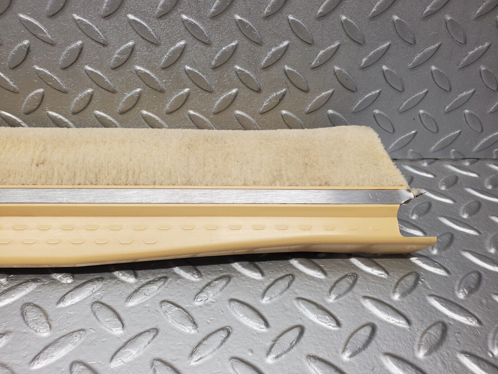 46816 Mercedes-Benz R129 320SL Coupe Left Door Sill Trim Beige 1296800135