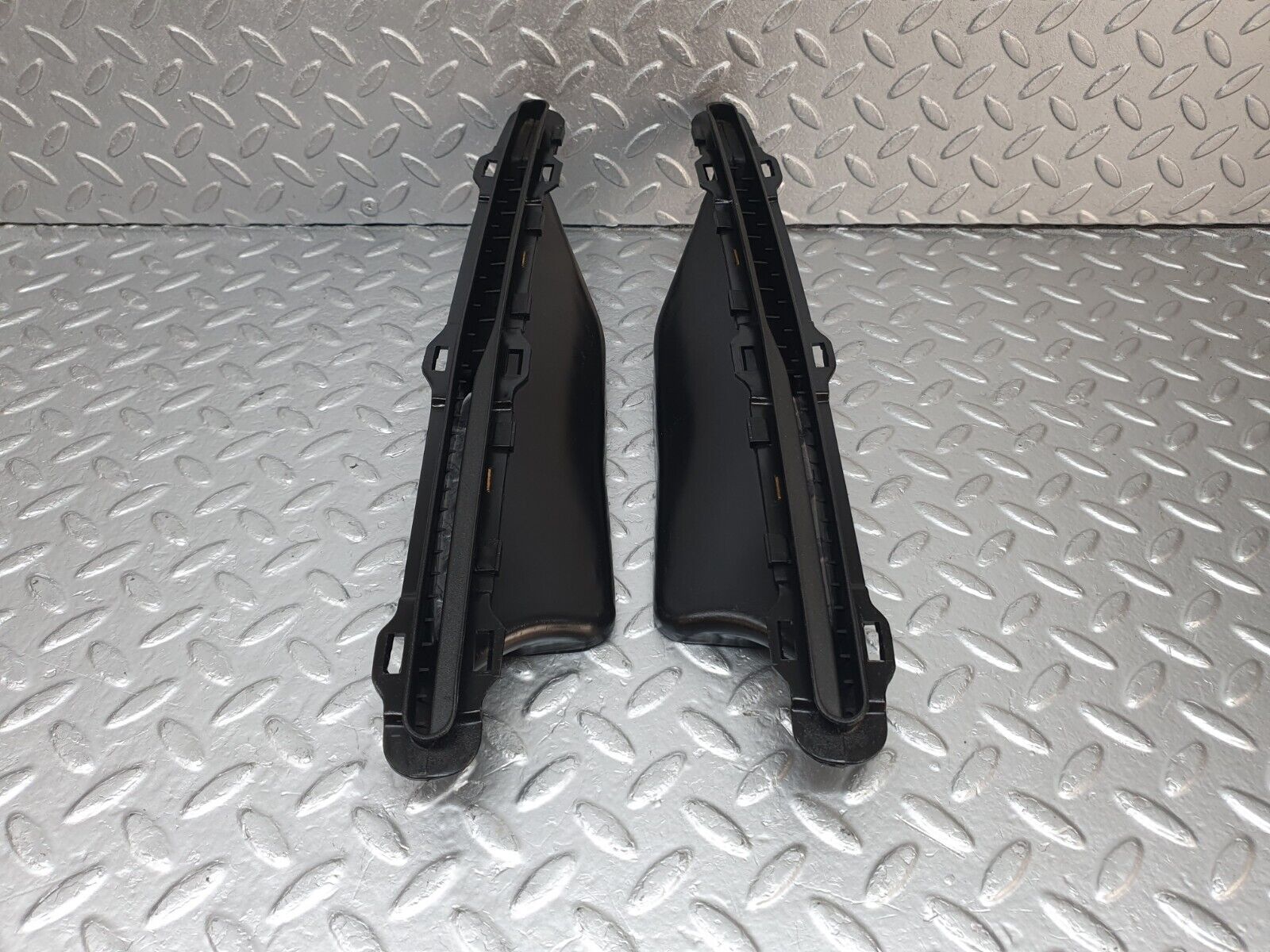 42685 Mercedes-Benz W201 190 2.0L Dashboard Air Vent Pair 2018310560 2018310660