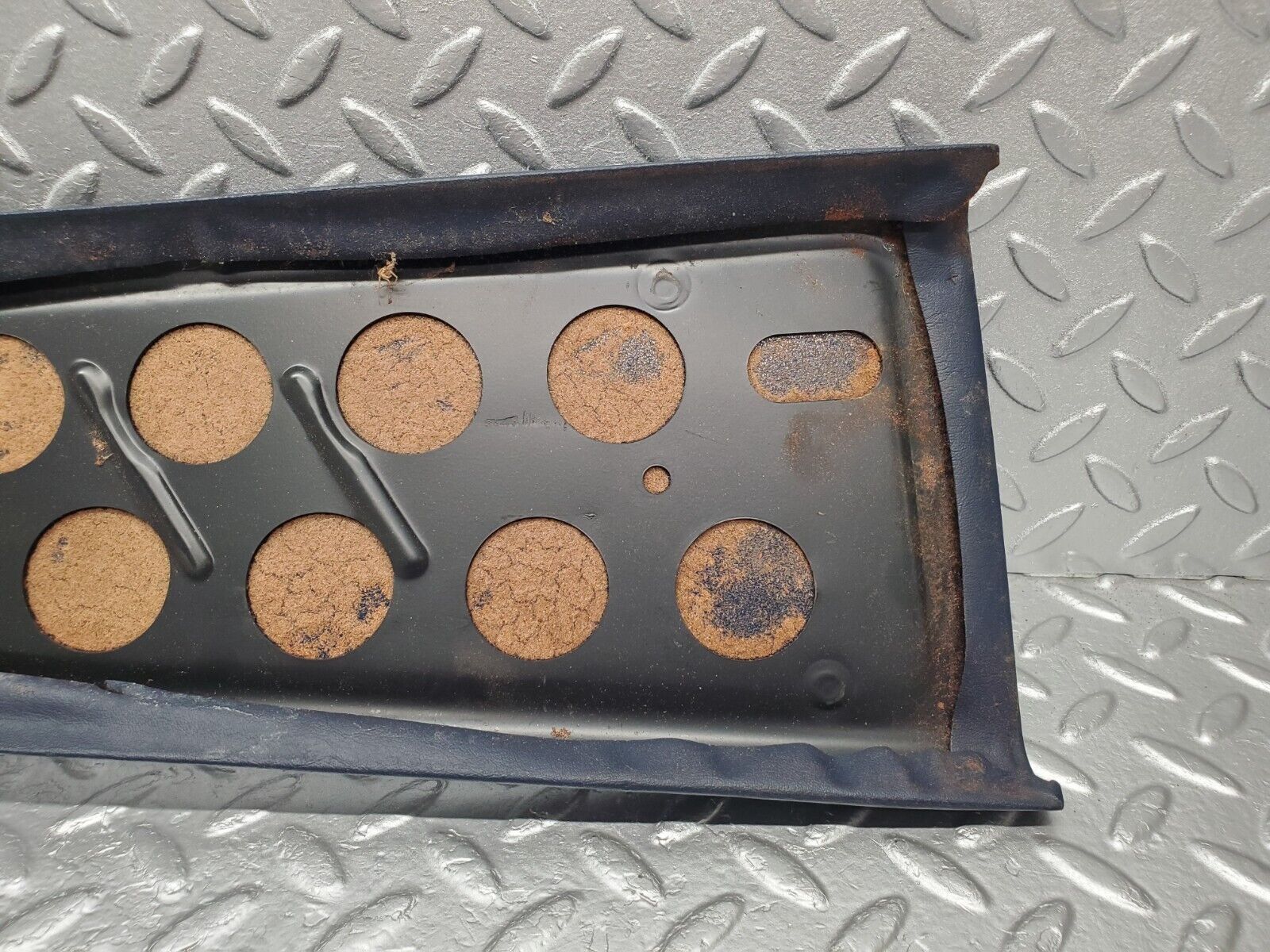 46008 Mercedes-Benz V123 240D LWB B Pillar Cover Blue Left