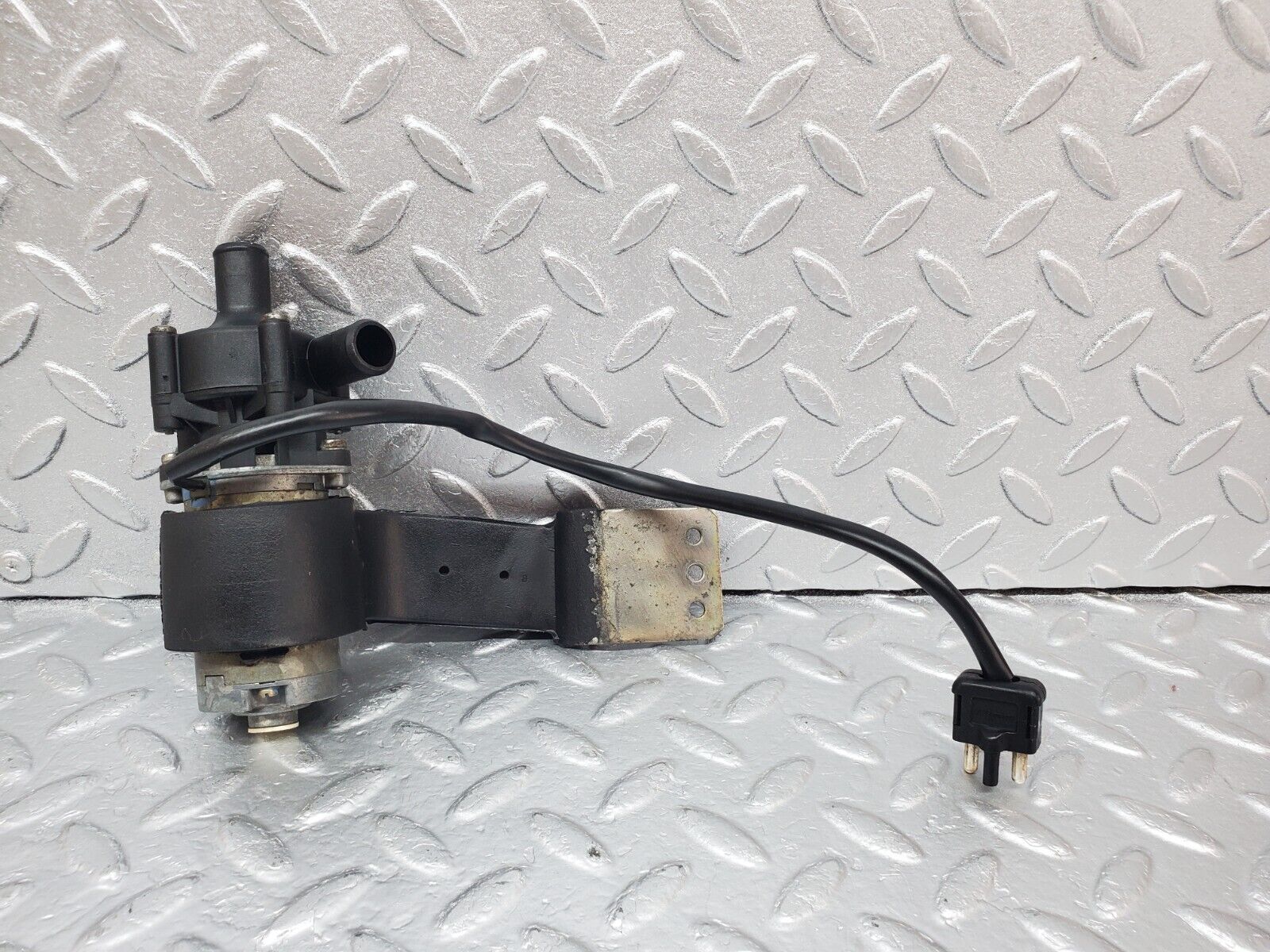 45776 Mercedes-Benz W126 420SE Auxiliary Heating Water Pump 1268301814