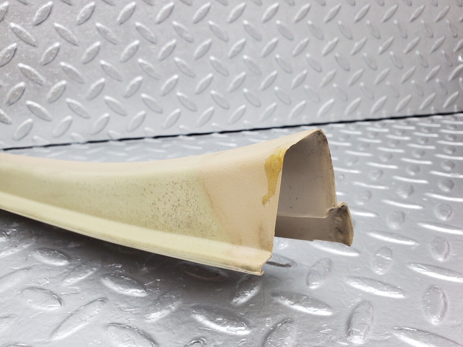 45862 Mercedes-Benz W126 420SE Rear Left Door Window Frame Cover 1267350571