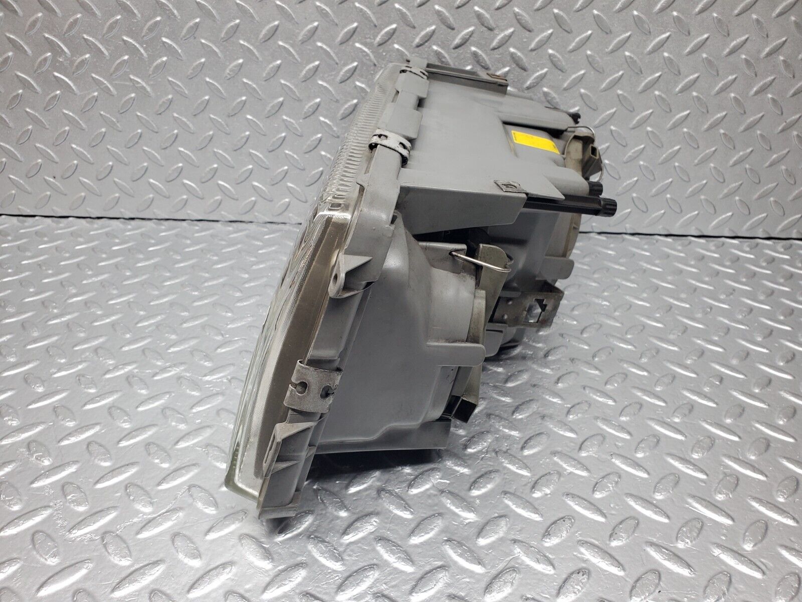 45826 Mercedes-Benz W126 420SE Headlight Right Bosch 0301065706 1268209361