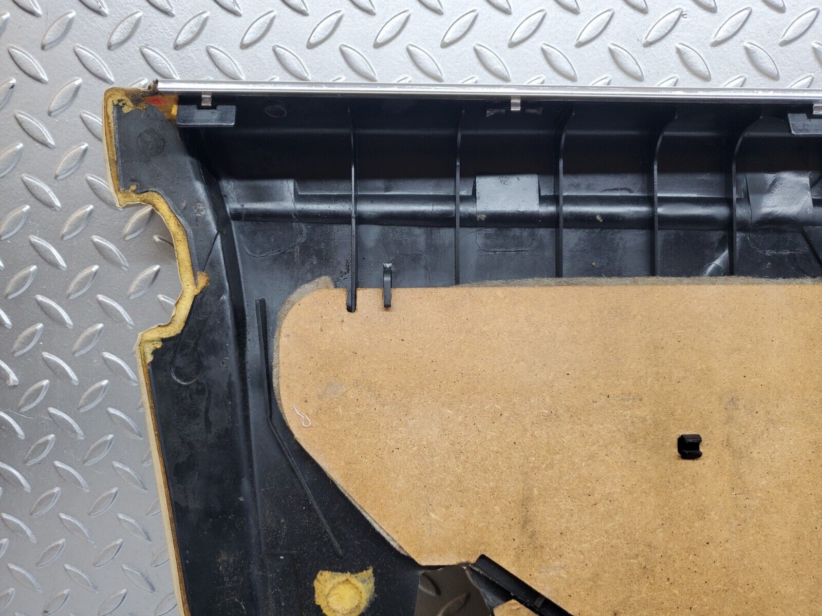 45718 Mercedes-Benz W126 420SE Front Right Door Card Beige 1267270270