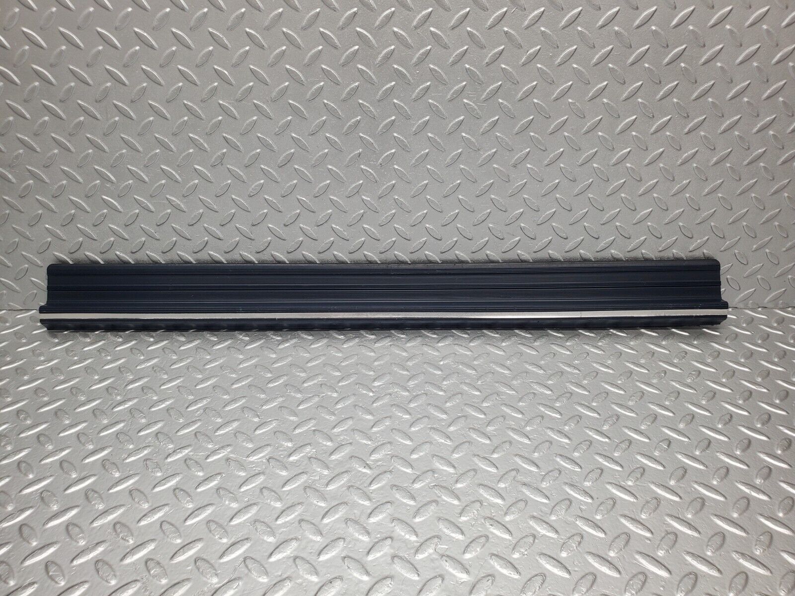 46007 Mercedes-Benz V123 240D LWB Rear Door Sill Trim Blue