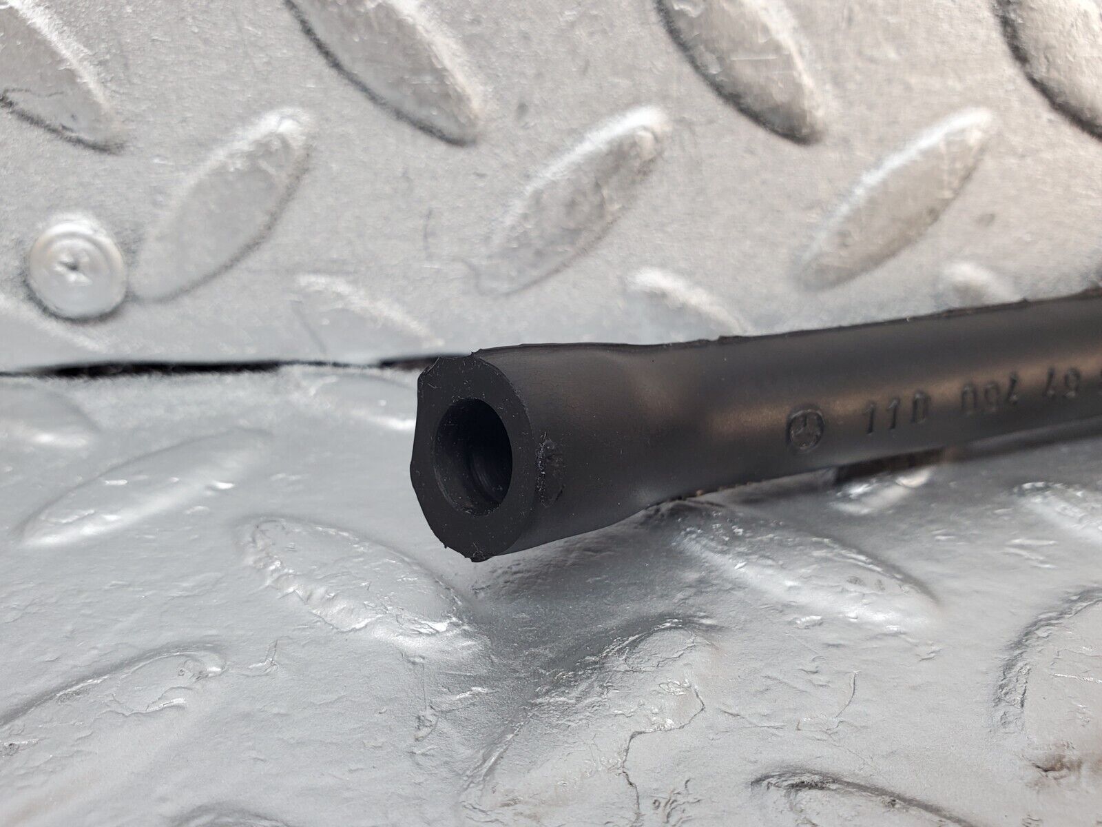 45398 Mercedes-Benz 280E M110.983 Air Intake Pipe 1100944982