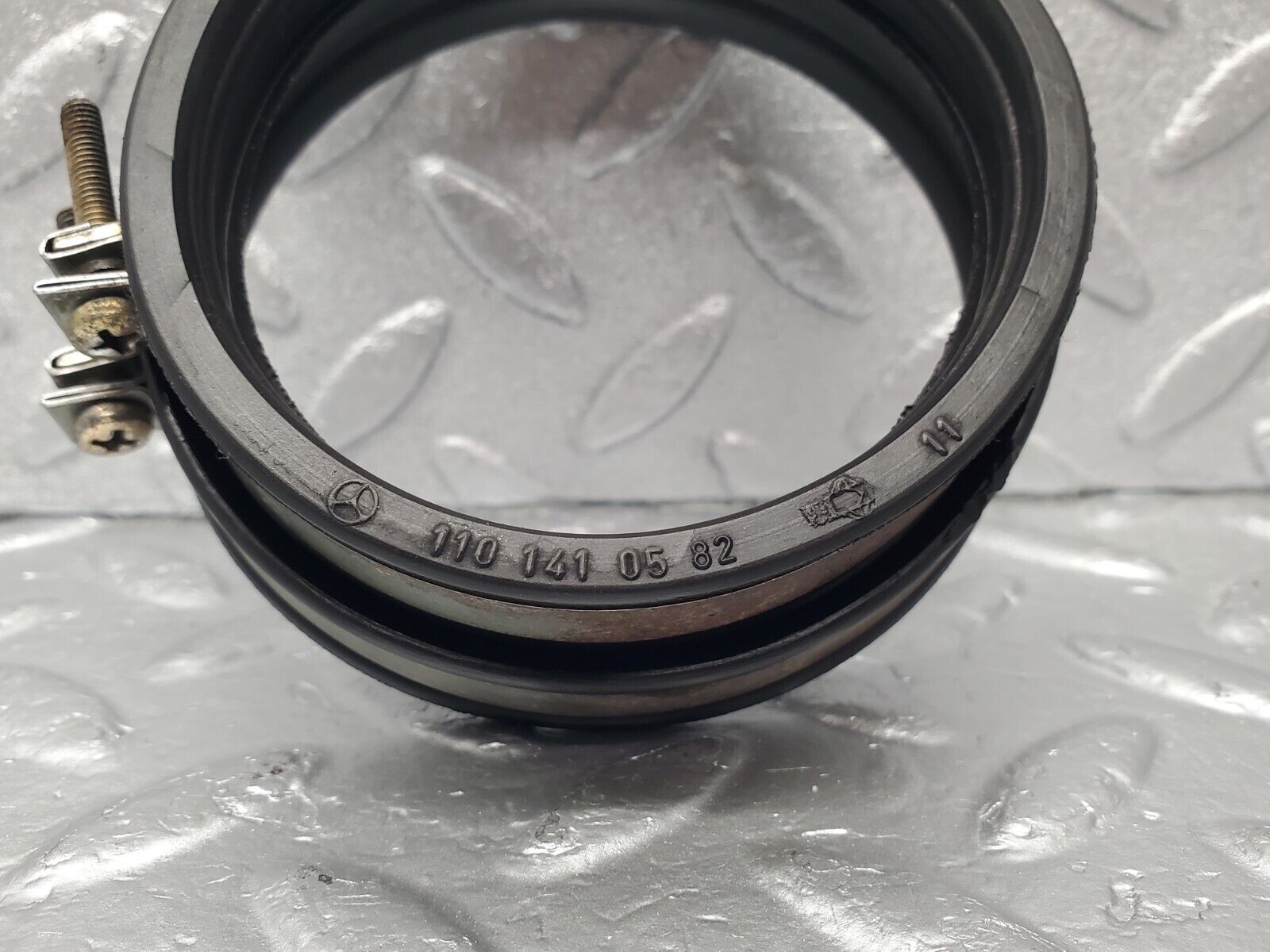 46716 Mercedes-Benz W123 280E Air Intake Hose Pipe 1101410582