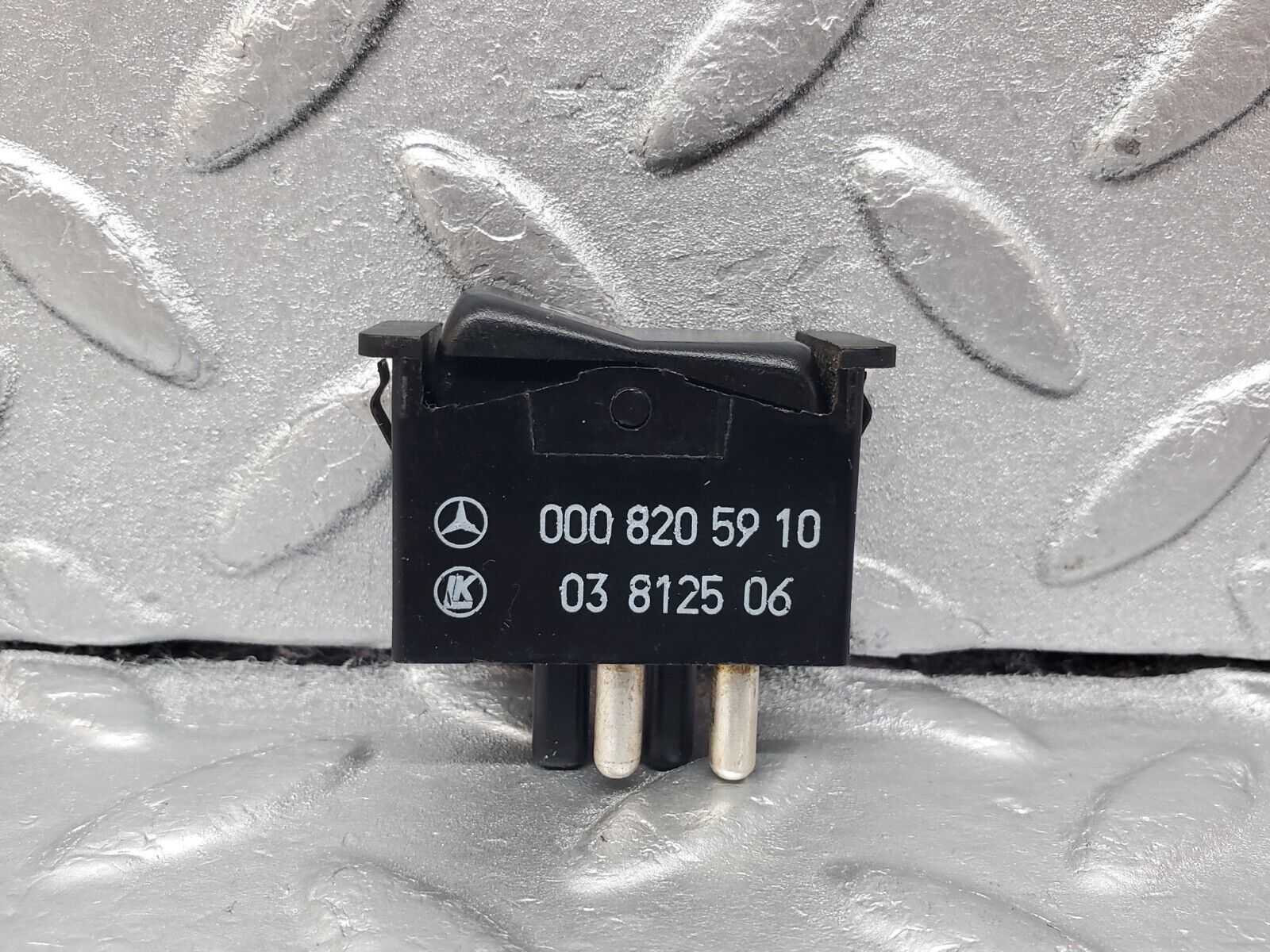 45653 Mercedes-Benz W126 420SE Interior Light Switch 0008205910