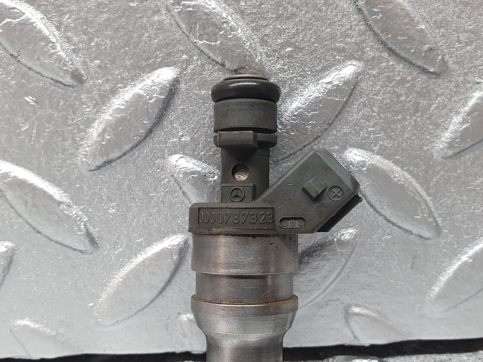 42373 Mercedes-Benz R129 320SL Coupe Fuel Injector Bosch 0000787323 0280155209