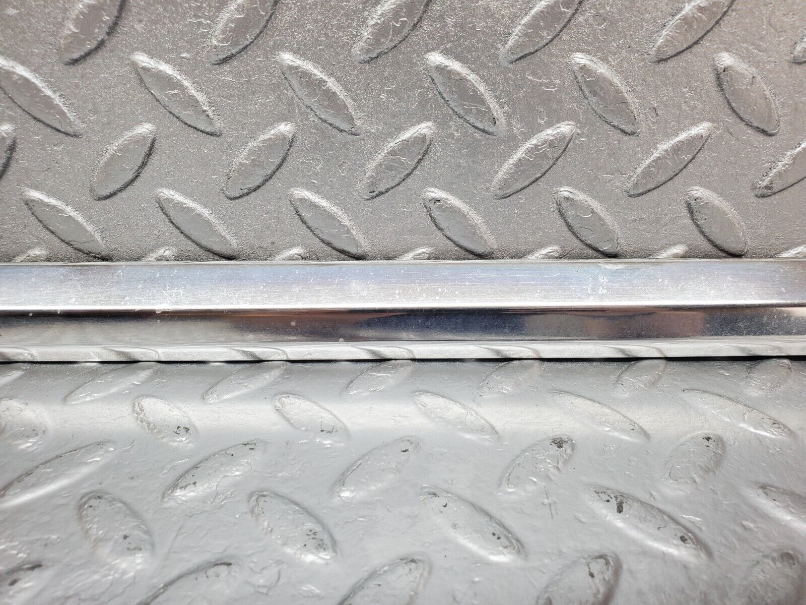 45811 Mercedes-Benz W126 420SE Rear Left Door Chrome Moulding Trim