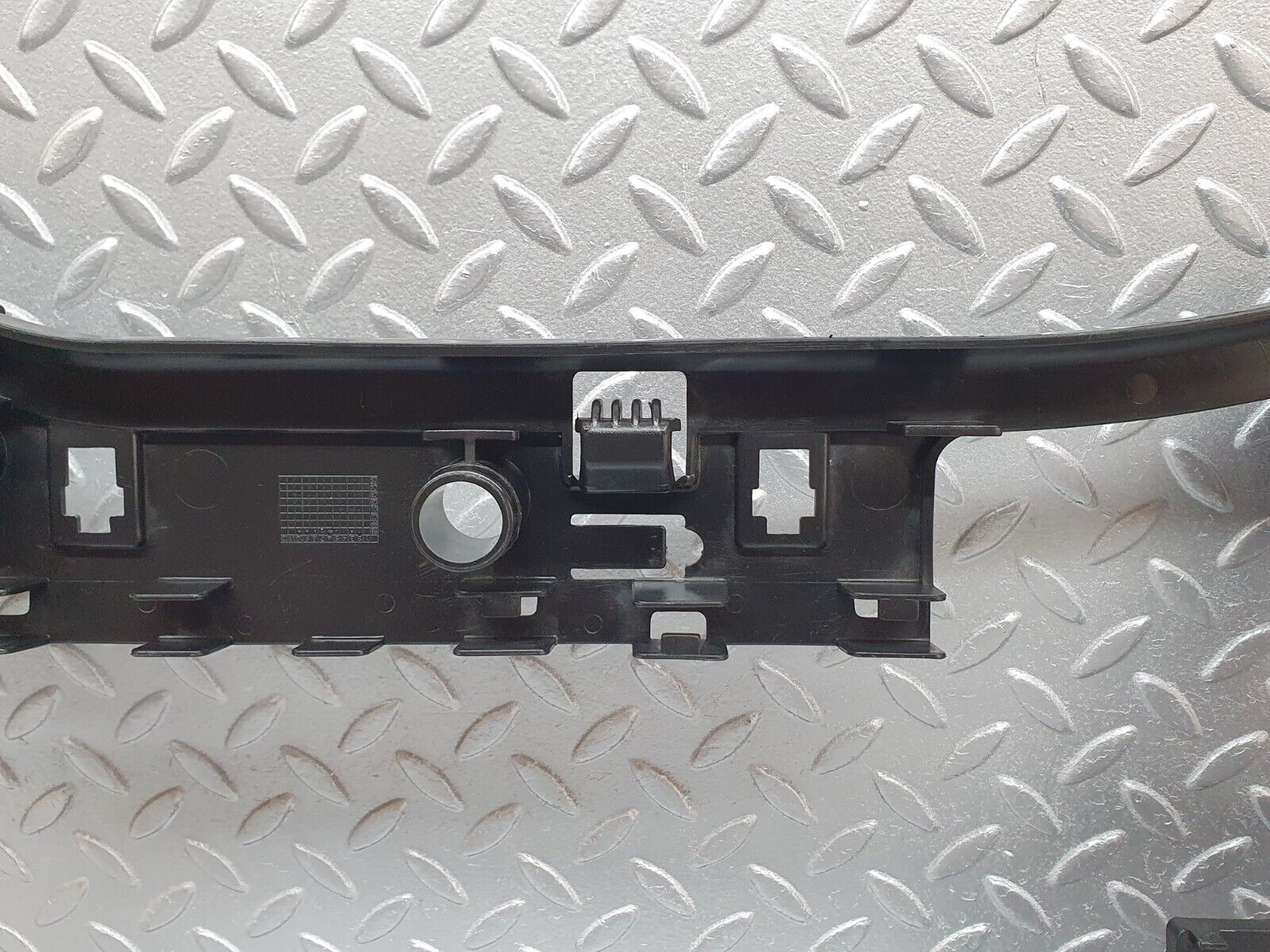 41754 Mercedes-Benz W202 C200 Rear Deck Bracket 2025457740