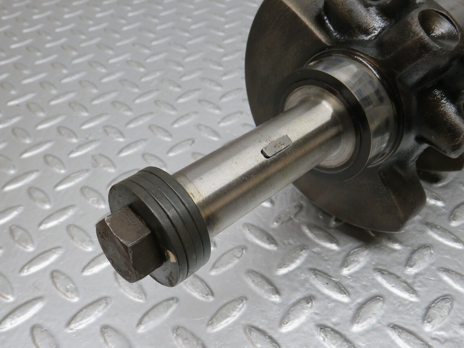 32813 Mercedes-Benz C107 R107 350 V8 Crankshaft 1160310801