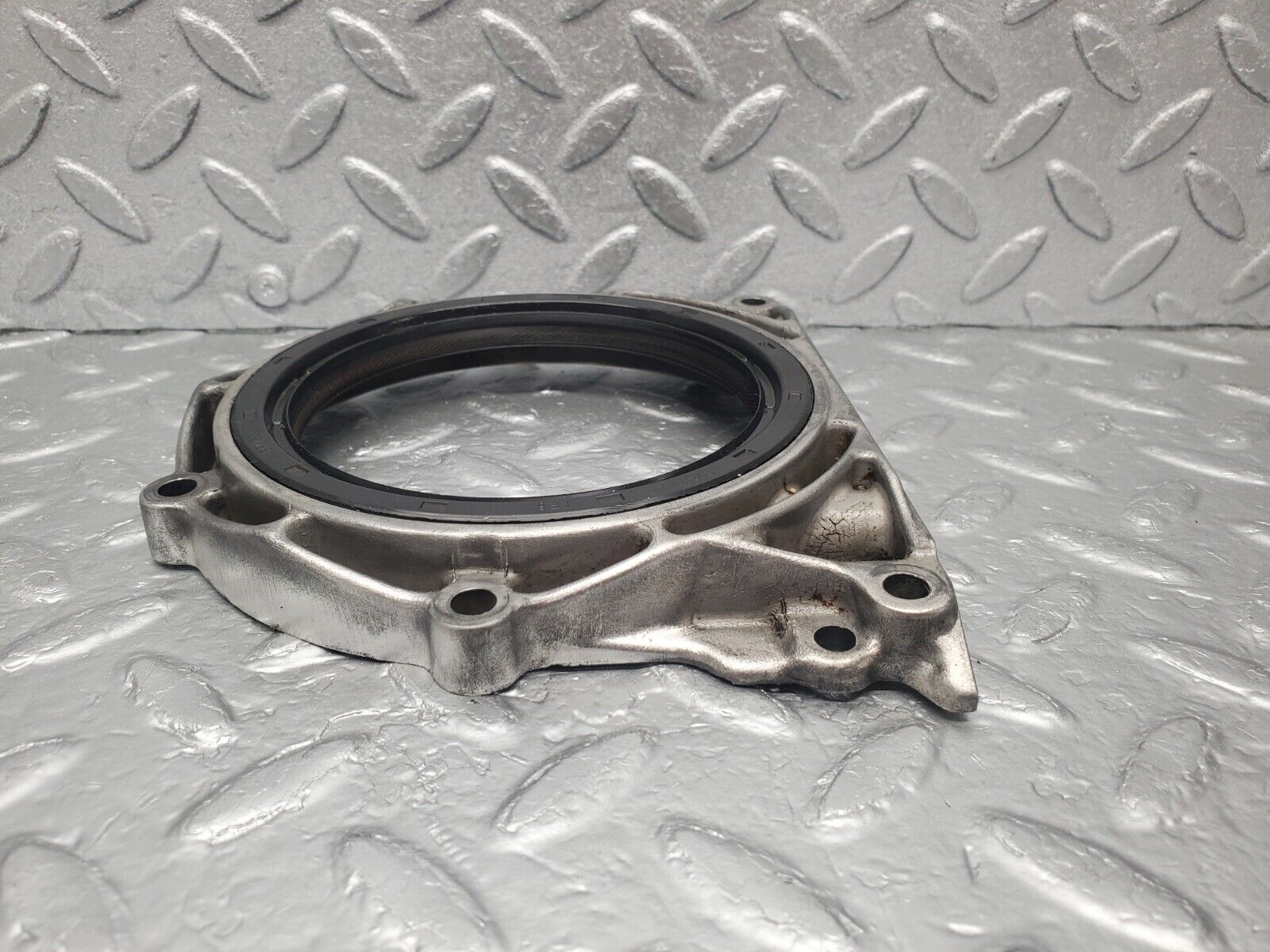 46169 Mercedes-Benz W124 280E Crankshaft Rear Sealing Cover 6010110108