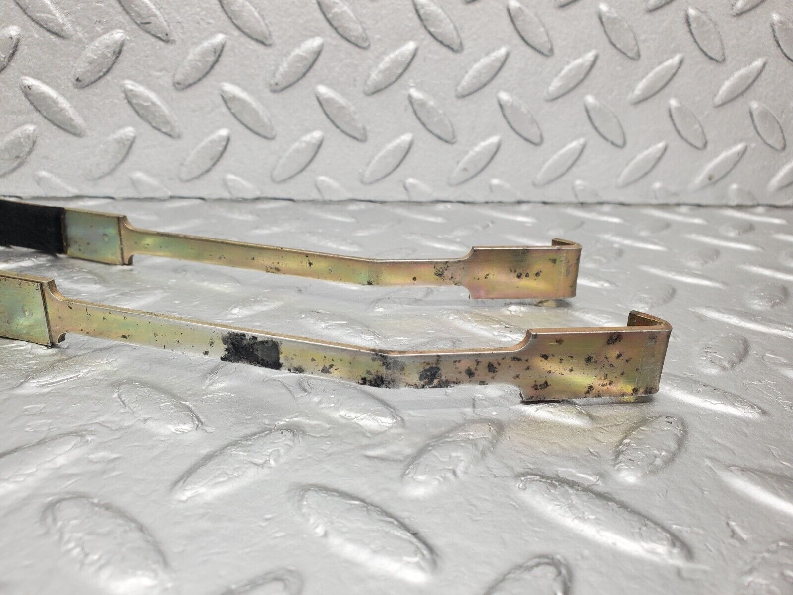 46077 Mercedes-Benz S123 200T Wagon Heater Box Holder Strap