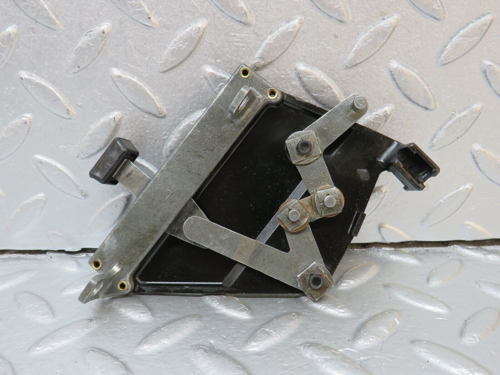 39833 Mercedes-Benz R107 350SL Air Vent Control Lever Left 1078300385