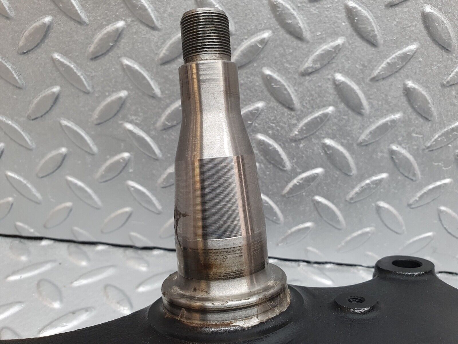 42028 Mercedes-Benz W202 C200 Front Left Steering Knuckle 2021401