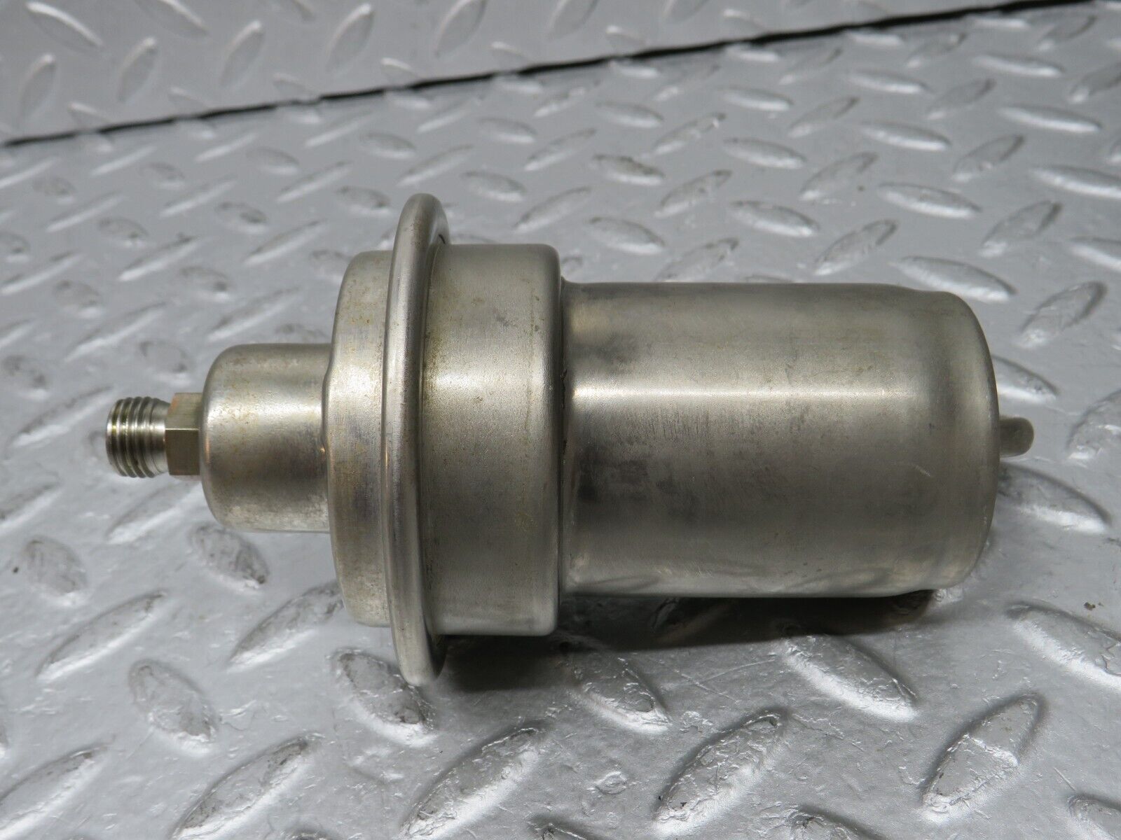 35347 Mercedes-Benz R107 280SL Fuel Pressure Regulator Bosch 0004760421