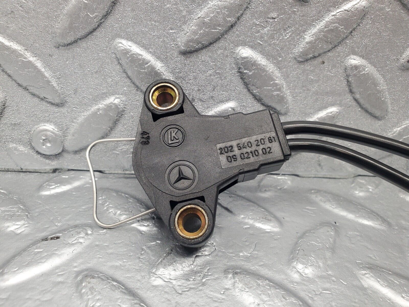 46202 Mercedes-Benz W124 280E Knock Sensor 0031537728 2025402081