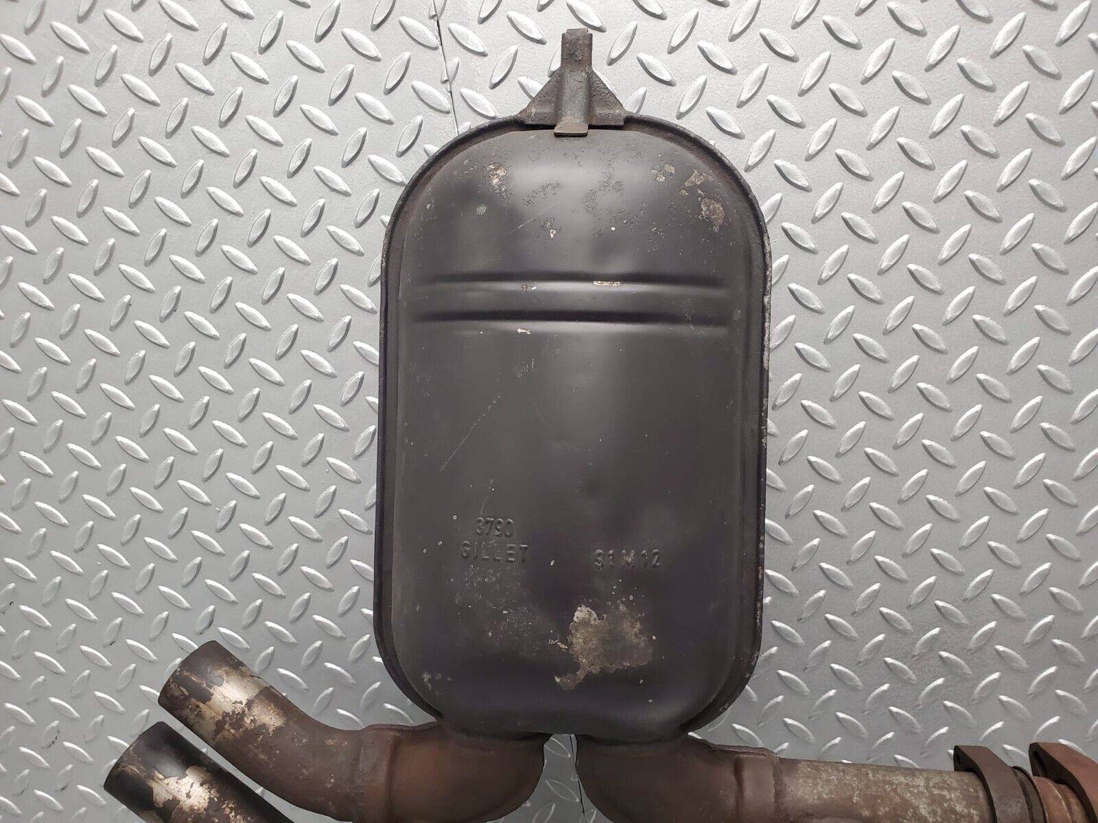 46102 Mercedes-Benz W126 420SE Exhaust Middle Silencer 1264913801